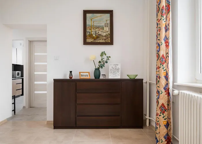 Kino Femina Homely By Bookinghost